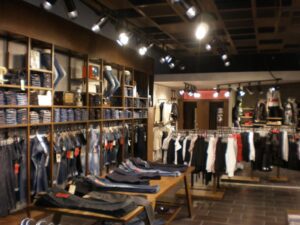 فروشگاه‌های Colin's در سراسر ایران مجهز به کارت‌های DVR شرکت Geovision هستند.